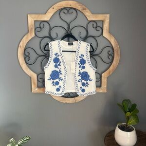 NWT Vici Quilted White Vest with Blue Details